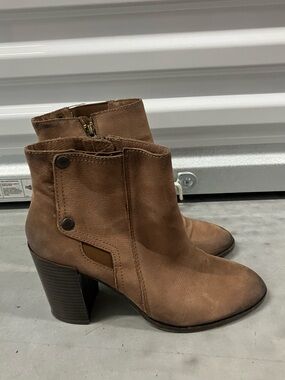 Nicole booties size 9